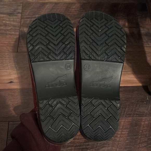 Dansko red snakeskin print clogs size 34 - Picture 6 of 8